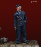 Darius Miniatures[DMF35029]1/35 WWII 独 ドイツ海軍(1) Uボートジャケットを着た独海軍士官 ベルリン攻防戦 1945年