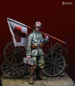 画像1: Darius Miniatures[DMF35032]1/35 WWI 独 ドイツ帝国陸軍 赤十字旗を抱える衛生兵
