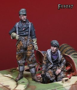 画像1: Darius Miniatures[DMF35037]1/35 WWII 独 武装SS駆逐戦車指揮官(2体セット) (1)