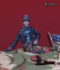 画像2: Darius Miniatures[DMF35041]1/35 WWII 独 武装SS 片手を付く戦車兵＃1