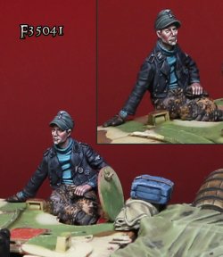 画像1: Darius Miniatures[DMF35041]1/35 WWII 独 武装SS 片手を付く戦車兵＃1