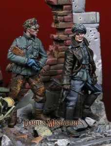 画像1: Darius Miniatures[DMF35044]1/35 WWII ドイツ武装親衛隊将兵セット(2体入) (1)