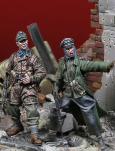画像1: Darius Miniatures[DMF35047]1/35 WWII ドイツ武装親衛隊将兵セット2 作戦行動中(2体入) (1)