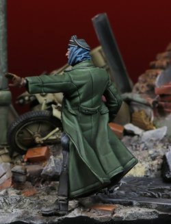 画像2: Darius Miniatures[DMF35048]1/35 WWII ドイツ武装親衛隊士官 止まれ!