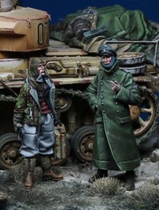 画像1: Darius Miniatures[DMF35064]1/35 WWII ドイツ戦車搭乗員セット(2体入) 戦車長と整備兵 (1)