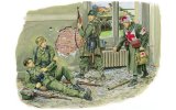ドラゴンモデル[DR6119] 1/35 ドイツ負傷兵＆軍医(アーヘン 1944)