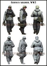 エボリューション[EM-35207]1/35 WWII  ドイツ陸軍兵士 予備弾薬箱を持つ歩兵 ハリコフ冬1943