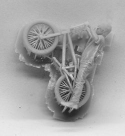 画像3: FC★MODEL[FC35900]1/35 自転車を持ち上げる少年