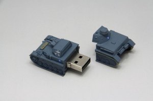 画像1: ファインモールド[95005]IV号戦車D型 USBメモリ(1)（発見時〜親善試合時） (1)
