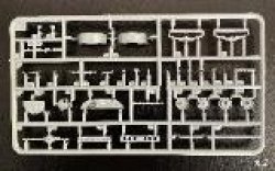 画像14: ゲッコー・モデル[GEC35GM0113]1/35 サイゴン ランブロ550 シャトル三輪自動車w/休憩中の運転手1960〜70年代（2両セット、フィギュア1体）