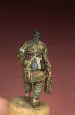 画像3: HDMODELS[HDM35274]1/35 WWII ドイツ 降下猟兵の衛生兵 1944