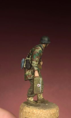 画像4: HDMODELS[HDM35274]1/35 WWII ドイツ 降下猟兵の衛生兵 1944