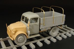 画像1: Hauler[HLX48304]1/48WWII独 シュタイヤー 1500 カーゴ 鉄道路走行仕様 改造セット(タミヤ用) (1)