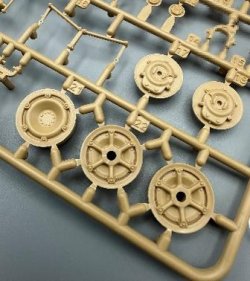 画像14: ランモモデル[LANMM-35005]1/35 イタリア軍 アウトブリンダ AB41 装甲偵察車