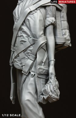 画像9: ライフミニチュア[LM-12002]1/12 WWII イギリス空軍ATA(航空輸送予備部隊)女性パイロット アッタガールズ 250個限定モデル