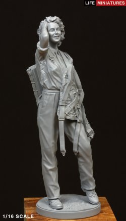 画像10: ライフミニチュア[LM-16005]1/16 WWII イギリス空軍ATA(航空輸送予備部隊)女性パイロット アッタガールズ