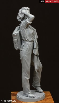 画像11: ライフミニチュア[LM-16005]1/16 WWII イギリス空軍ATA(航空輸送予備部隊)女性パイロット アッタガールズ