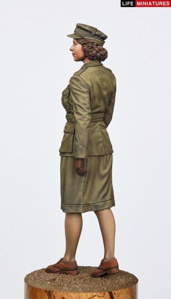 画像8: ライフミニチュア[LM-12004]1/12 WWII イギリス 補助地方義勇軍 行進するエリザベス・ウィンザー2級准大尉 1945年(100個限定版)