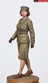 ライフミニチュア[LM-16008]1/16 WWII イギリス 補助地方義勇軍 行進するエリザベス・ウィンザー2級准大尉 1945年