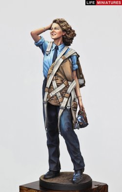 画像3: ライフミニチュア[LM-32001]1/32 WWII イギリス空軍ATA(航空輸送予備部隊)女性パイロット アッタガールズ