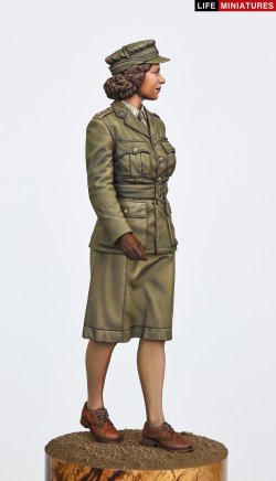 画像4: ライフミニチュア[LM-35005]1/35 WWII イギリス 補助地方義勇軍 行進するエリザベス・ウィンザー2級准大尉 1945年
