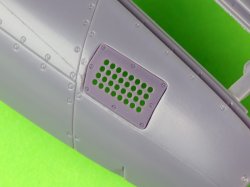 画像2: MASTER[AM-32-142]1/32 WWII アメリカ P-51ムスタング キャブレターエアフィルターカバー 標準穴開きタイプ(造形村用)