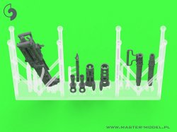 画像7: MASTER[GM-35-063]1/35 WWII アメリカ ブローニングM2HB .50口径(12.7mm)機関銃 w/戦車用マウント(初期M23揺架/弾薬トレイ)