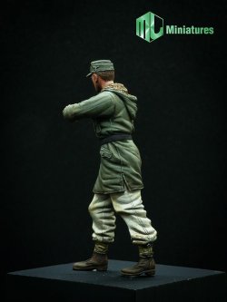 画像6: トリファクトリー[MJ35008]1/35 WWII独 武装親衛隊擲弾兵将校(2)冬季防寒服