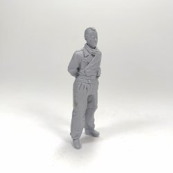 画像3: MacOne Models[MAC35801]1/35 WWIIドイツ戦車搭乗員B 防寒ズボンを着た戦車兵