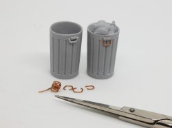 画像3: MacOne Models[MAC35180]1/35 ゴミ箱に群がるネズミと猫