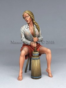 画像1: マンティス・ミニチュアズ[Man35112]1/35 バターをこねる村の女性 (1)