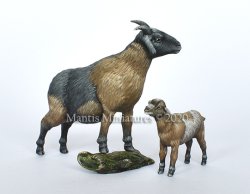 画像2: マンティス・ミニチュアズ[Man35139]1/35 動物セット39 周囲を見張る山羊と子山羊