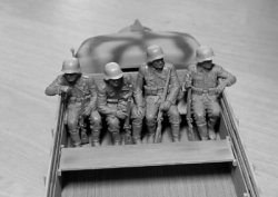 画像4: マスターボックス[MB35137]1/35 ドイツ陸軍 装甲擲弾兵6体入