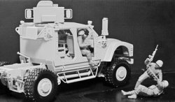 画像4: マスターボックス[MSB35170] 1/35 米・現用兵士４体中東アフガン戦-車上捜索-1名負傷