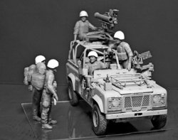 画像3: マスターボックス[MB35180] 1/35 英・現用歩兵５体-中東・フル装備・車上乗車シーン