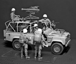 画像2: マスターボックス[MB35180] 1/35 英・現用歩兵５体-中東・フル装備・車上乗車シーン