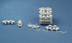 画像1: Master Club[MTL-35078] 1/35 バレンタイン/ビショップ 連結可動履帯(金属製) (1)