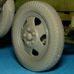 画像2: Master Club[MC235001]1/35  GAZ-AAA & BA 装甲車用ホィールセット