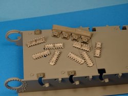 画像2: Master Club[MC235013]1/35 WWII露 T-34 転輪スプリング底部カバー 初期型
