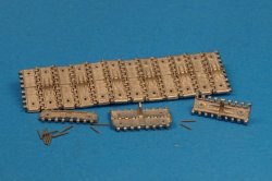 画像2: Master Club[MTL-35018]1/35 WWII露 T-34 550mm履帯 M1941 初期型 タイプ2(金属製)