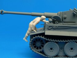 画像2: ミニアート[MA35252]1/35 ドイツ戦車兵　フランス1944　特別版　武器・装備品付