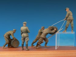 画像3: ミニアート[MA35256]1/35 ドイツ兵　燃料ドラム缶付　特別版