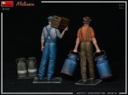 画像3: ミニアート[MA38068]1/35 牛乳配達業者フィギュア2体入