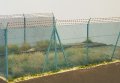 Model Scene[41140]1/120 高い金網フェンス 有刺鉄線付