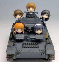 画像2: プラッツ[GP-26]1/35 ガールズ＆パンツァー IV号戦車D型 デフォルメあんこうチーム(パンツァージャケットver.)