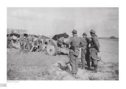 画像4: With Raupenschlepper Ost on the Eastern Front