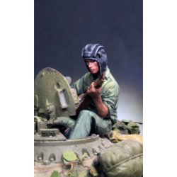 画像2: Paracel Miniatures[NVA3516]1/35 ベトナム戦争 NVA(北ベトナム正規軍)     戦車兵 マンドリンを奏でる装填手