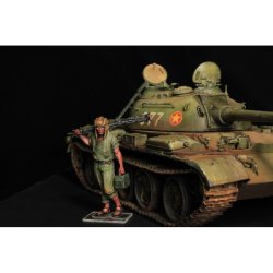 画像2: Paracel Miniatures[NVA3526]1/35 現用 北ベトナム軍(NVA) DShK機銃を背負う戦車兵ドー