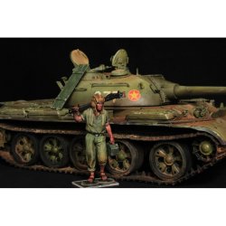 画像3: Paracel Miniatures[NVA3526]1/35 現用 北ベトナム軍(NVA) DShK機銃を背負う戦車兵ドー