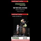Paracel Miniatures[WW35036]1/35 WWII 露/ソ ソビエト兵士と母の再会(3体入)